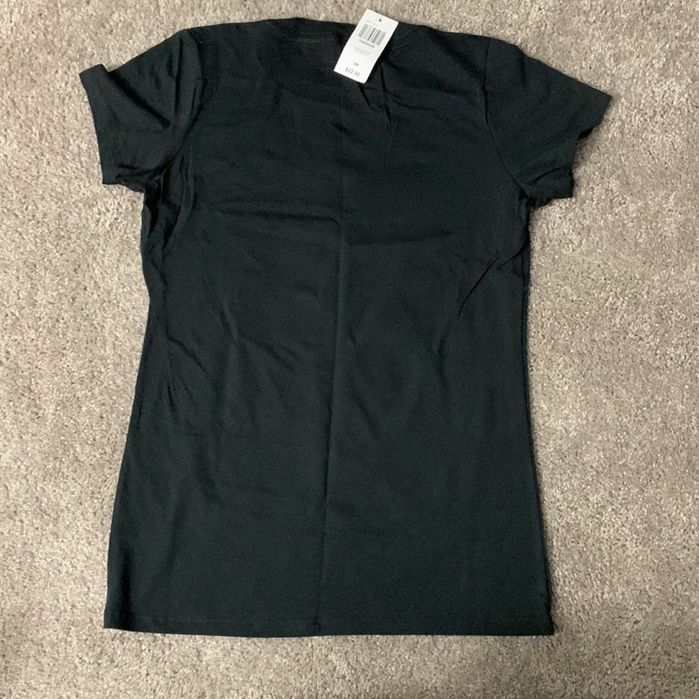 Alice in Wonderland Hot Topic Tee Small NWT - Picture 3 of 3